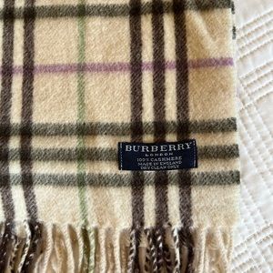 Classic cashmere check scarf from Burberry 100 percent Cashmere